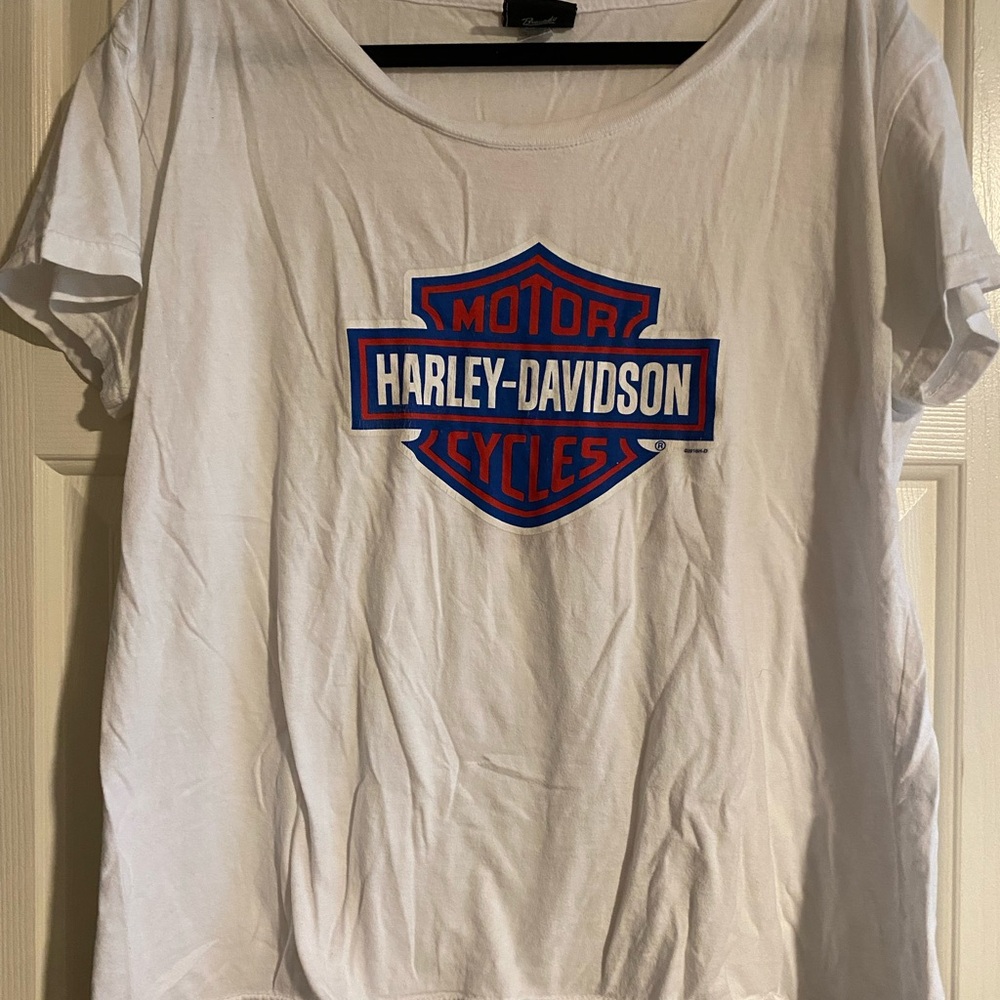 Harley-Davidson White Tee with Blue and Red Logo